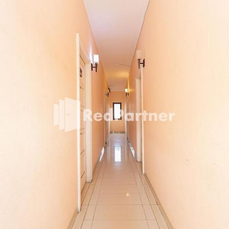 Star Hotel Jaksa Mitra Reddoorz Джакарта Екстер'єр фото