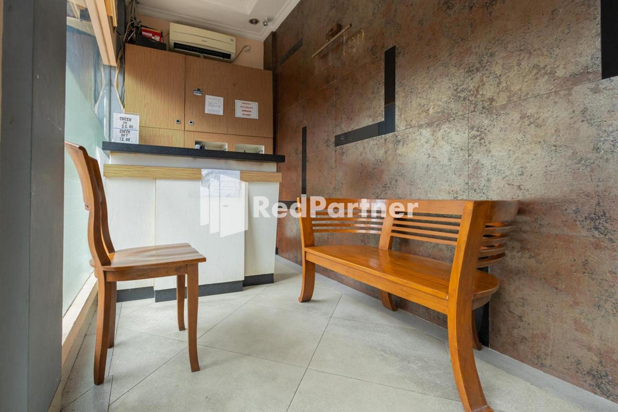 Star Hotel Jaksa Mitra Reddoorz Джакарта Екстер'єр фото