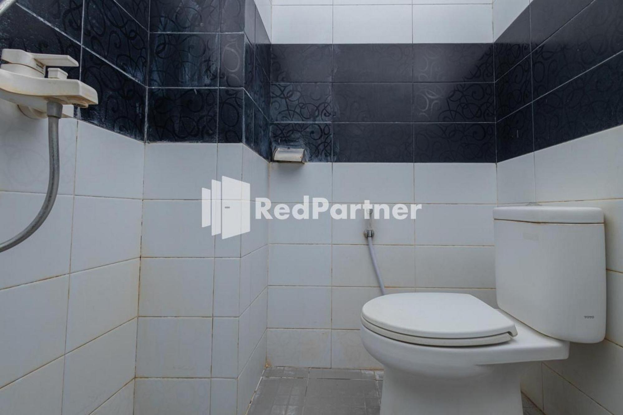 Star Hotel Jaksa Mitra Reddoorz Джакарта Екстер'єр фото