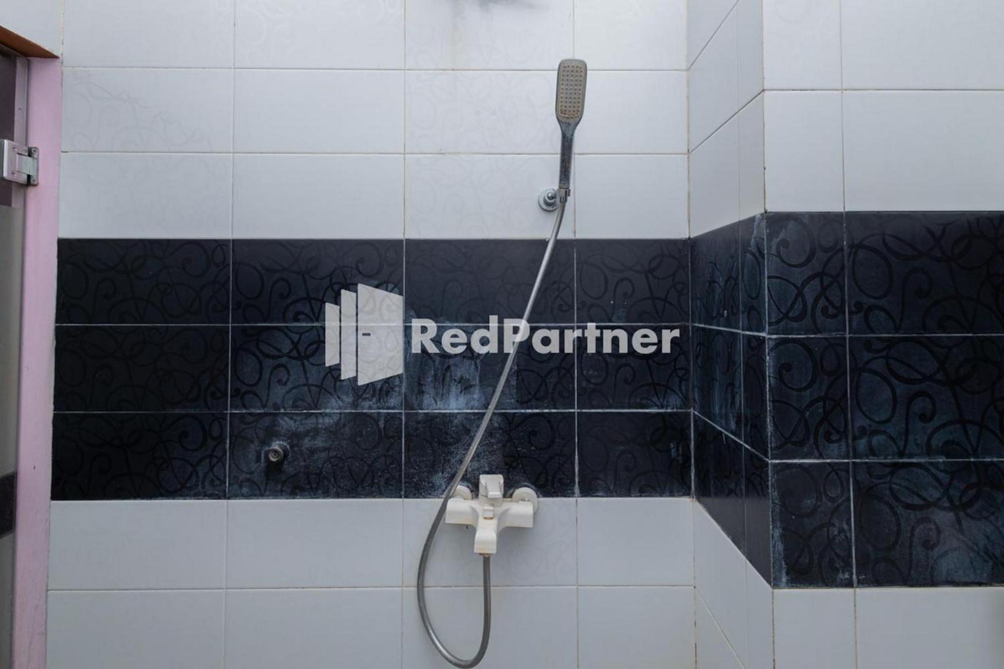 Star Hotel Jaksa Mitra Reddoorz Джакарта Екстер'єр фото