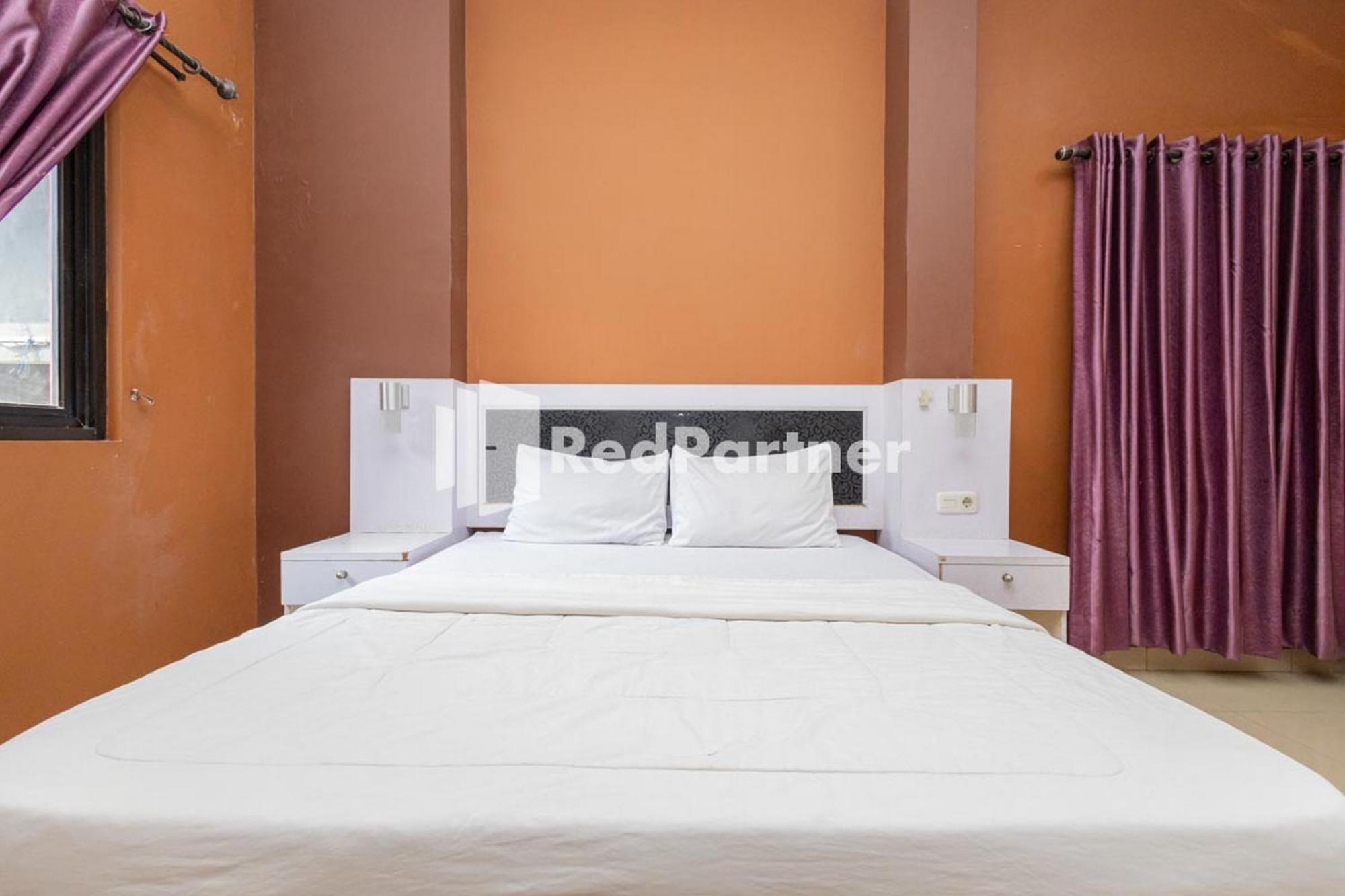 Star Hotel Jaksa Mitra Reddoorz Джакарта Екстер'єр фото